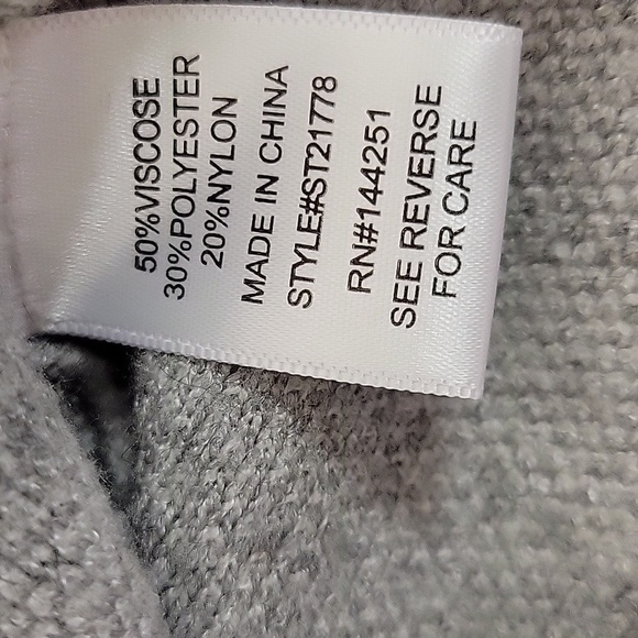 Sincerely Jules, Women's Gray Checkered Sweater with Bow Design, Sz Medium - Picture 5 of 5